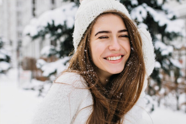 Kışın Yıpratıcı Etkilerine Karşı: Saçlar İçin Kalkan Oluşturma Stratejileri